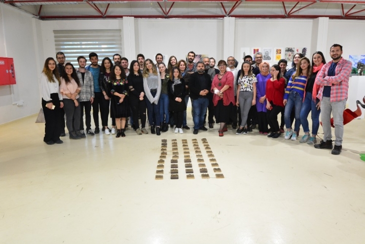 Dü “İzler” Sergisi Ziyaretçilerini Bekliyor