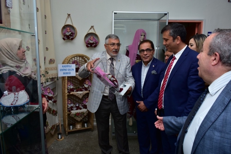 İnönülü Kadınlar Eserlerini Sergiledi