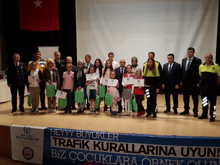 Kocaeli’de Öğrencilere Trafik Hakkında Seminerler Verildi