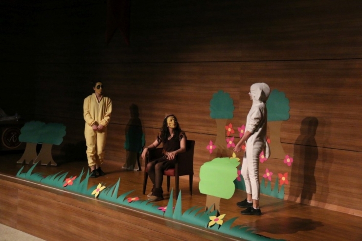 Nevü’de Çocuk Tiyatrosu Sergilendi