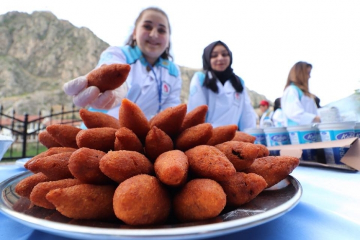 Üniversitelilerden 2. Sokak Lezzetleri Şöleni