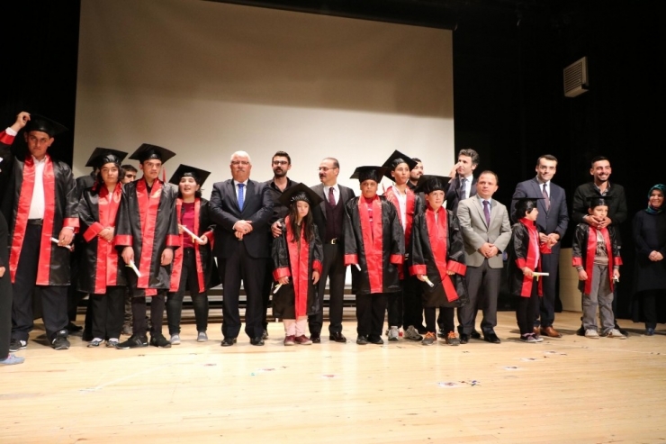 Yozgat’ta Özel Öğrenciler Mezuniyet Sevinci Yaşadı