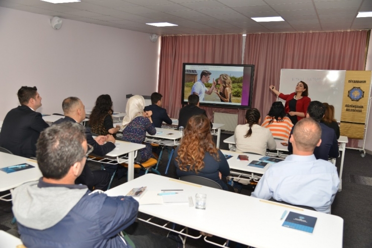 Büyükşehir Belediyesi Personellerine Temel İletişim Eğitimi