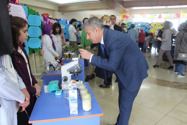 Elazığ’da Öğrenciler Projelerini Sergiledi