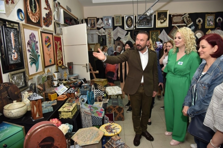 İzmek Kursiyerlerin Eserleri Göz Kamaştırdı