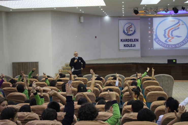 Kardelen Kolejinde Trafik Ve İlk Yardım Semineri Düzenlendi