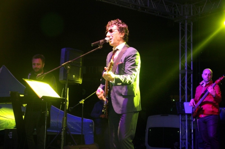 Üniversiteliler Ayna Grubu İle Coştu