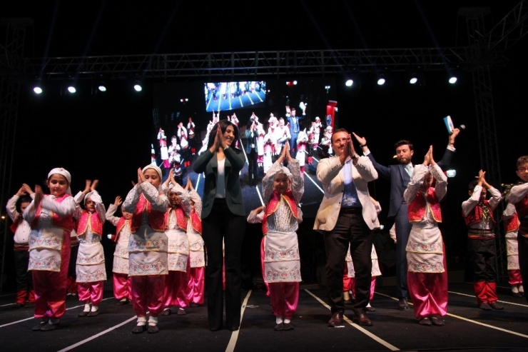 Menderes’te Halk Dansları Coşkusu Yaşandı