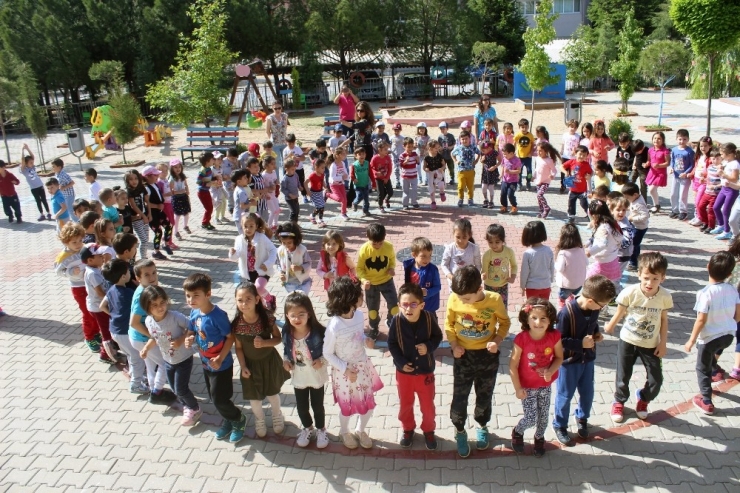 Muğla’daki 700 Okulda Öğrenciler Derse Spor Yaparak Girdi