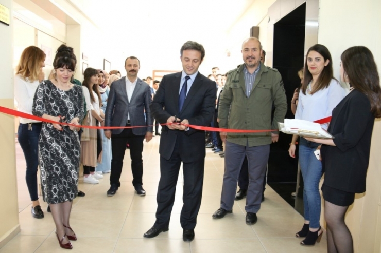 Nevü Meslek Yüksekokulu 16.geleneksel Grafik Tasarım Sergisini Açtı