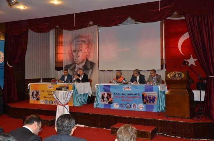 Emet’te ’Afete Hazırlık’ Paneli