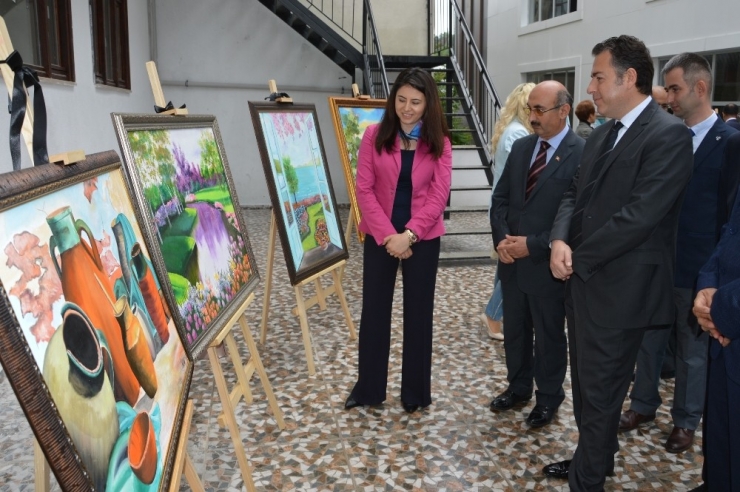 Öğretmenler Kendi Eserlerini Sergiledi