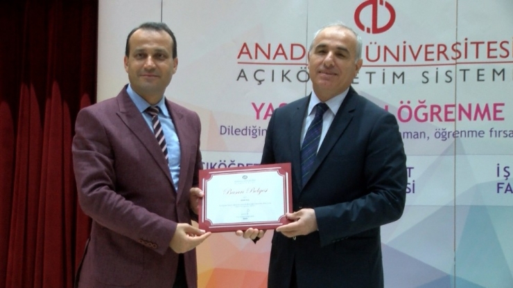 Bu Kaymakam Üniversite Okumaya Doymuyor