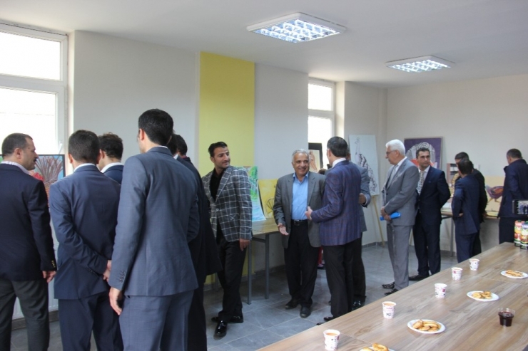 Köy Okulu Öğrencilerden Karma Resim Sergisi