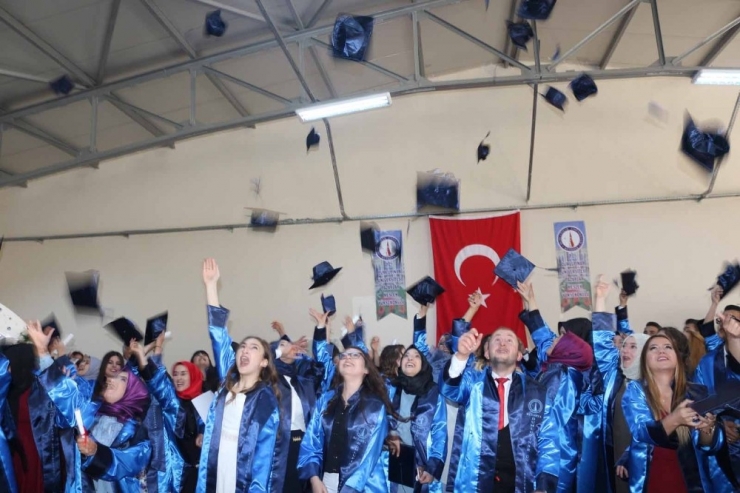 Pazarlar’da 134 Öğrenci İçin Mezuniyet Töreni Düzenlendi