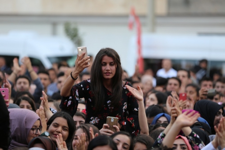 Nusaybinli Gençler Emre Aydın Konseri İle Coştu