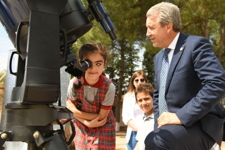 Ege Üniversitesinden ’Teleskobu Köye Getirdik’ Projesi