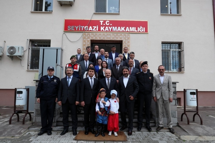 Vali Çakacak Seyitgazi İlçesini Ziyaret Etti