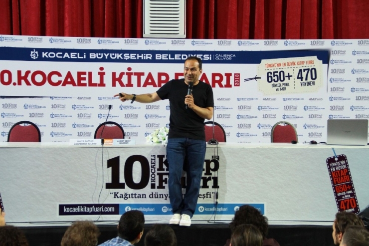 Yazar İzgören: “Bu Ülkenin Geleceği Kitapların İçindedir”