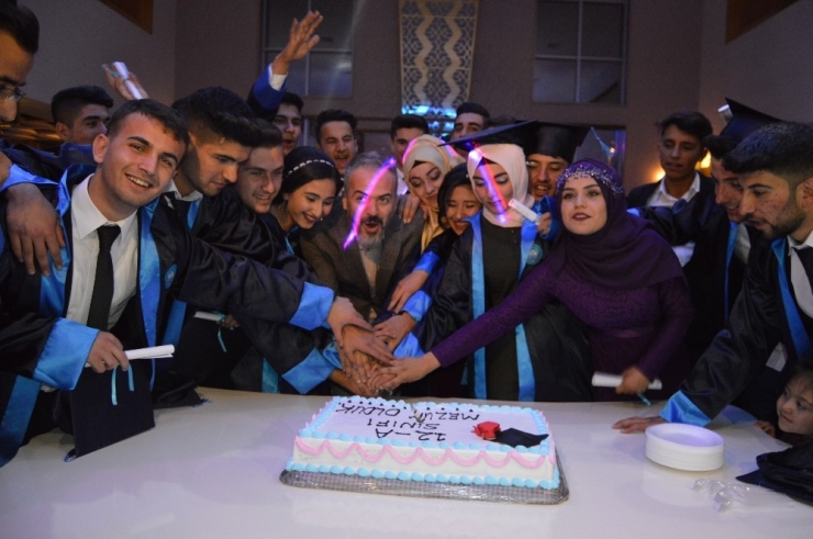 Öğrenciler Mezuniyet Sevinci Yaşadı