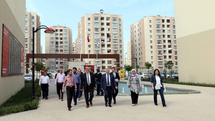 Başkan Karaosmanoğlu’ndan Körfez Kent Emlak Konut’a Ziyaret