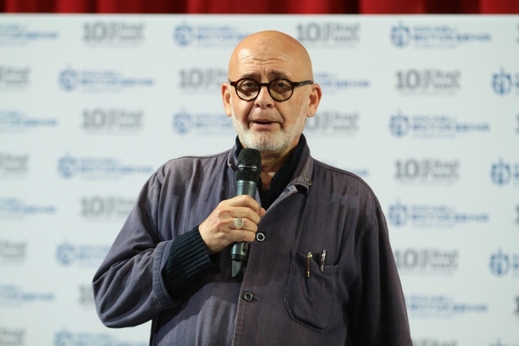 Engin Noyan, İşçi Kıyafeti İle Söyleşiye Katıldı