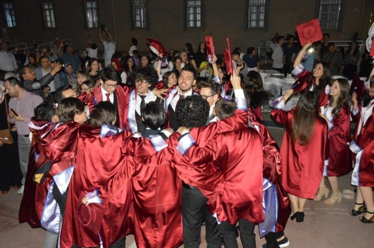 Şehzadeler Gediz Anadolu Lisesinden Gururla Mezun Oldular