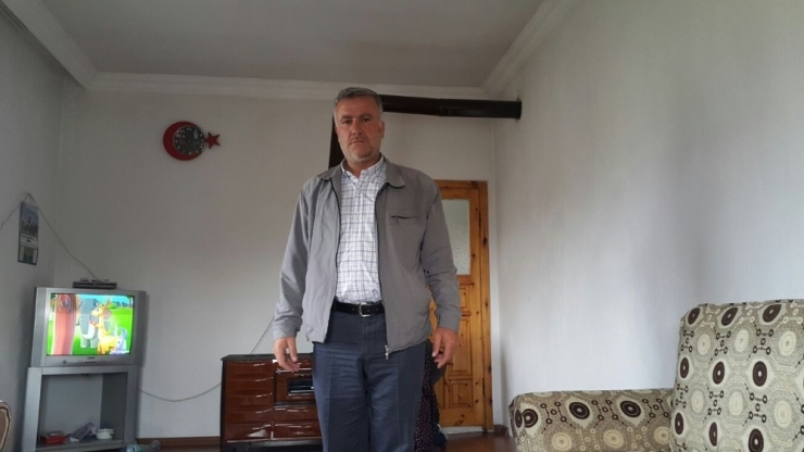 Engelliyi Kucağında Taşıyan Vatandaş Ortaya Çıktı