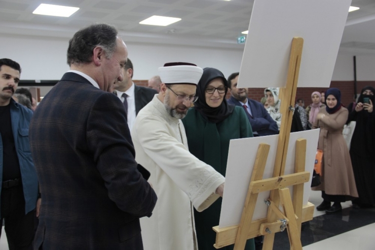 İlahiyat Fakültesi’nde Fotoğraf Sergisi Açıldı
