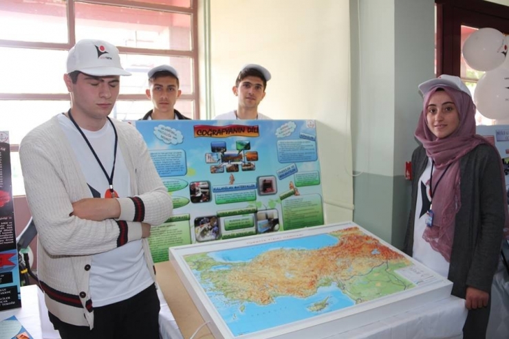 Oltu Yusuf Ziyabey Kız Anadolu Lisesi’nde Bilim Fuarı Sergisi