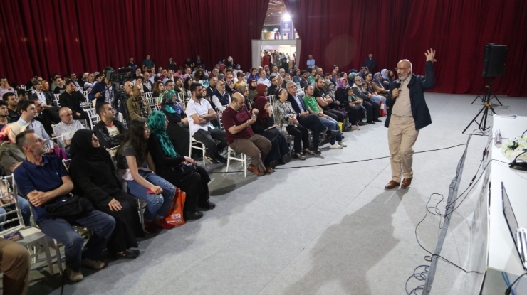 Abdurrahman Dilipak: “Hak Merkezli Bir Medeniyet Kurmalıyız”