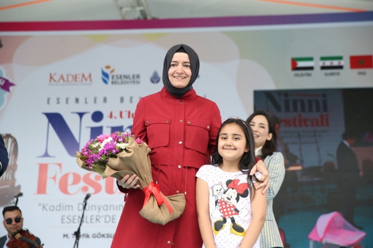 Bakan Kaya: “14 Bin Kimsesiz Çocuğun Annesiyim”