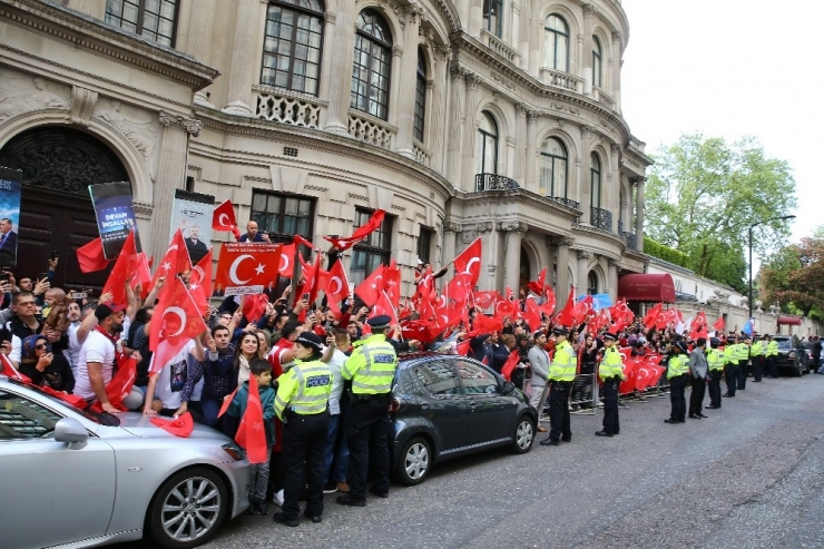 Cumhurbaşkanı Erdoğan’a Londra’da Sevgi Seli