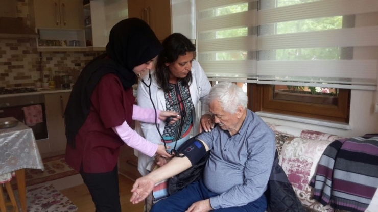 Yaşlı Ve Hastalara Moral Oldular