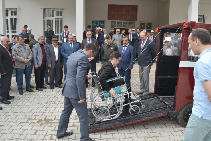 Güneş Enerjisi İle Çalışan İlk Çok Fonksiyonlu Engelli Aracı