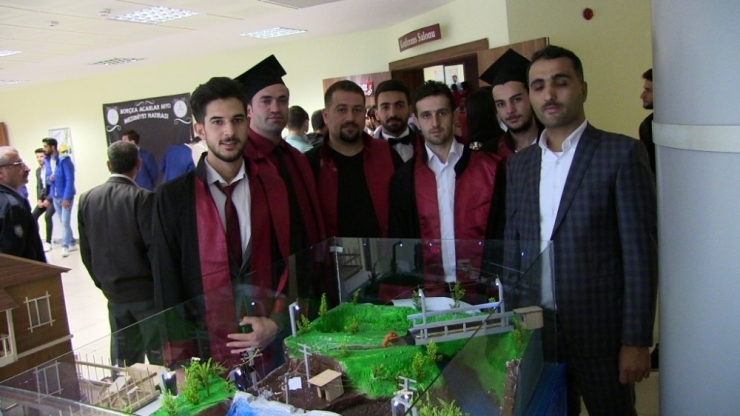 Borçka Acarlar Meslek Yüksekokulunda Mezuniyet Sevinci