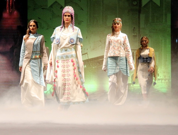 Feretiko Bezinden 2 Yılda Yapılan Ürünleri Ünlü Mankenler Tanıttı