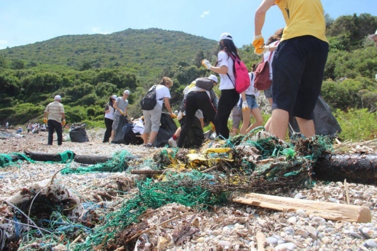 Milli Parkı Çöplerden Temizlediler