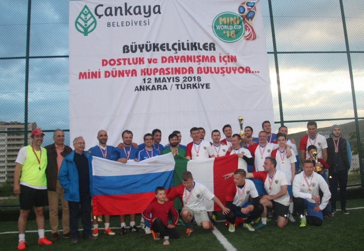 Mini World Cup 18’de Kupa İtalya’nın