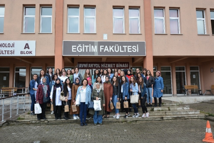 Düzce Üniversitesi Liseli Öğrencileri Ağırlamaya Devam Ediyor