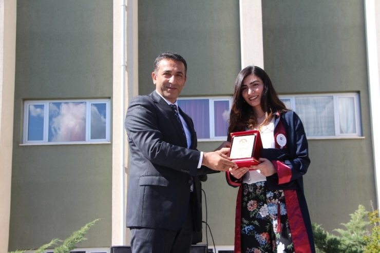 Fü’de 450 Öğretmen Adayının Mezuniyet Heyecanı