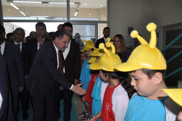 Gençlik Ve Spor Bakanı Bak: "Mili Eğitim Bakanımızla Beraber Ortak Projelerimiz Var"