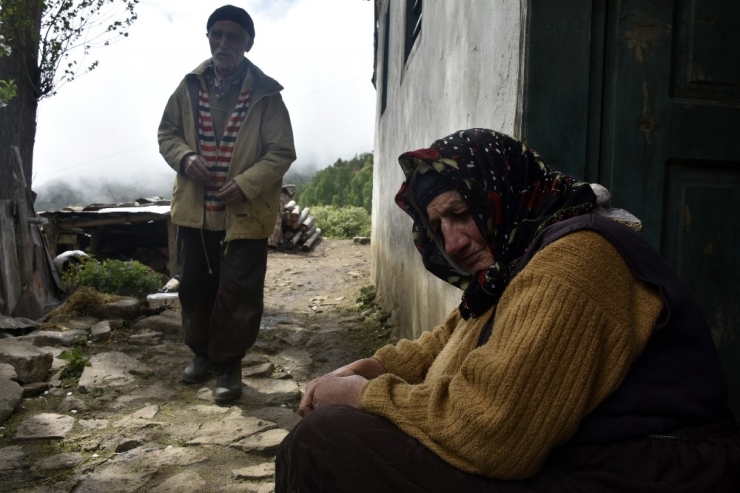 İki Görme Engelli Kardeş Hayata Birlikte Tutunuyor