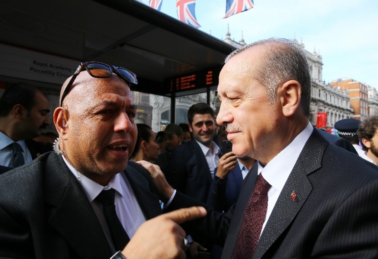 Mısırlı Güvenlikçiden Erdoğan’a Sevgi Gösterisi