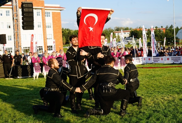 Kastamonu Üniversitesinde Mezuniyet Sevinci