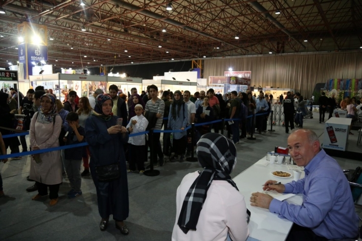 Ahmet Şimşirgil: “Biz Köyü Kasabası Her Şeyi İlim Olan Bir Milletiz”