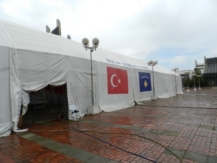 Kosova’da Dev İftar Çadırı Ramazan’a Hazır
