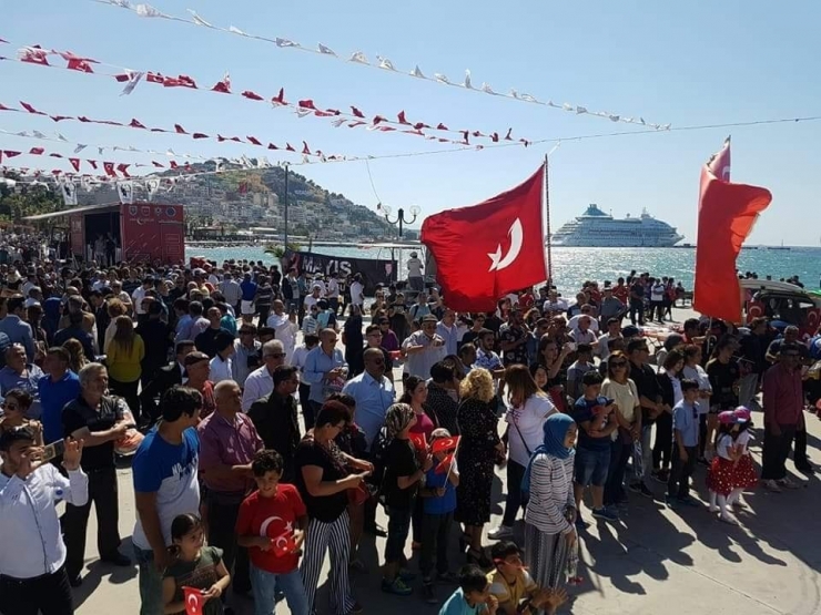 Kuşadası’nda “Türkçülük Günü” Kutlaması