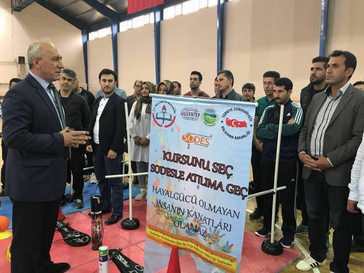 Nurdağı’nda 51 Okula Spor Malzemesi Dağıtıldı