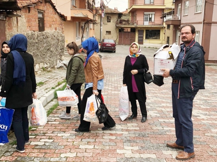 Öğrencilerden İhtiyaç Sahibi Ailelere Yardım Kampanyası